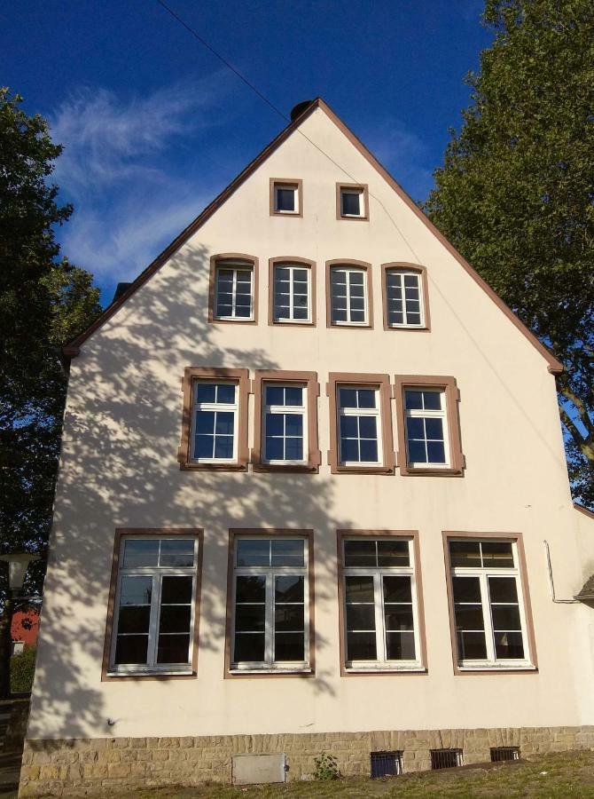 Alte Schule Gaestehaus - The Principal'S Rooms Appartment Bitburg Exterior photo